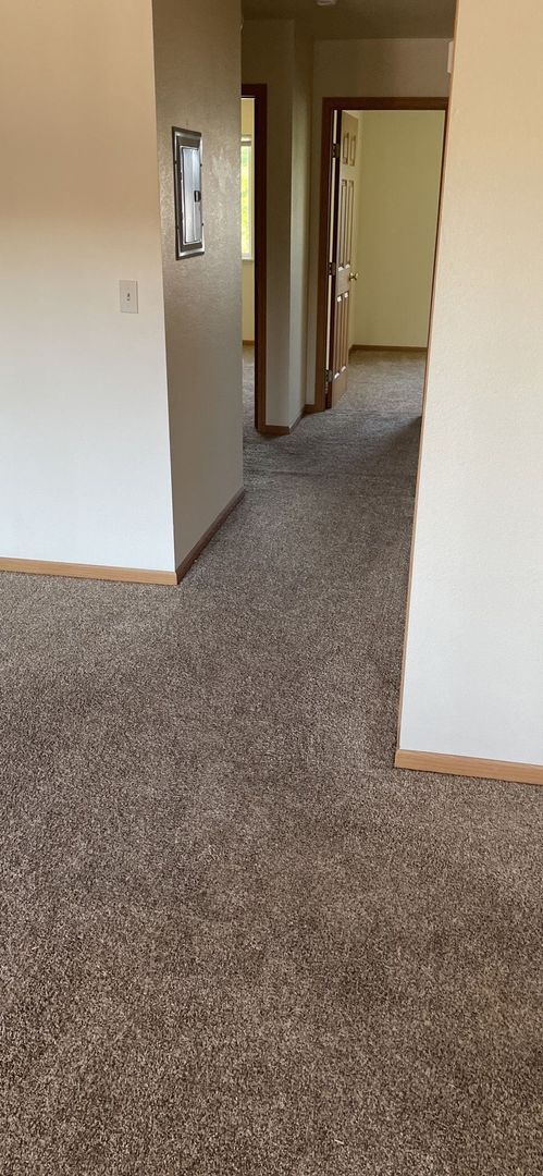 Building Photo - Bright & Convenient Townhouse Living!