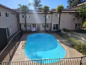 Building Photo - Spacious 2 BR, 1.5 BA in Del Mar Palms