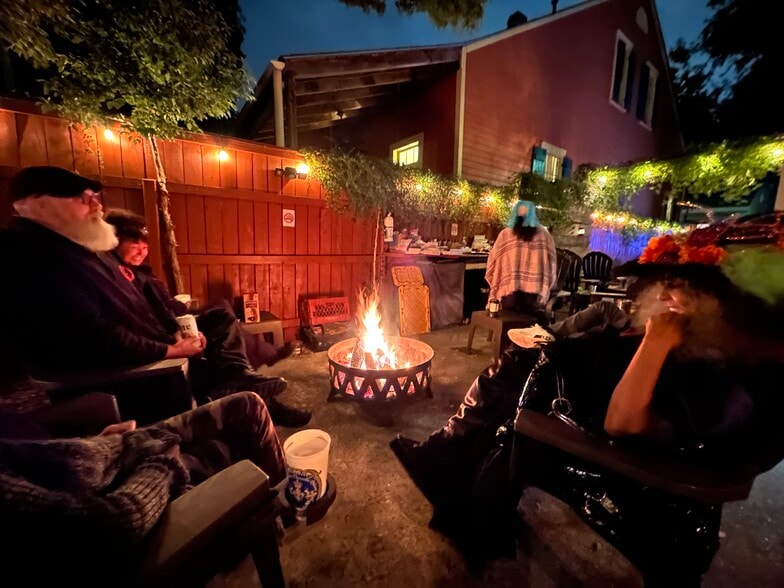 Firepit Lounge - 3821 Dauphine St