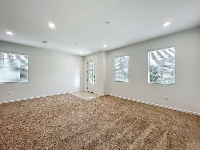 Building Photo - 9824 Walkway Dr