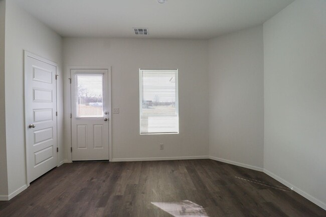 Building Photo - 3 Bed | 2 Bath in Coweta!