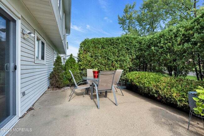 Building Photo - 414D Andover Dr