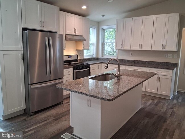 Building Photo - 7300 Willow Glen Way