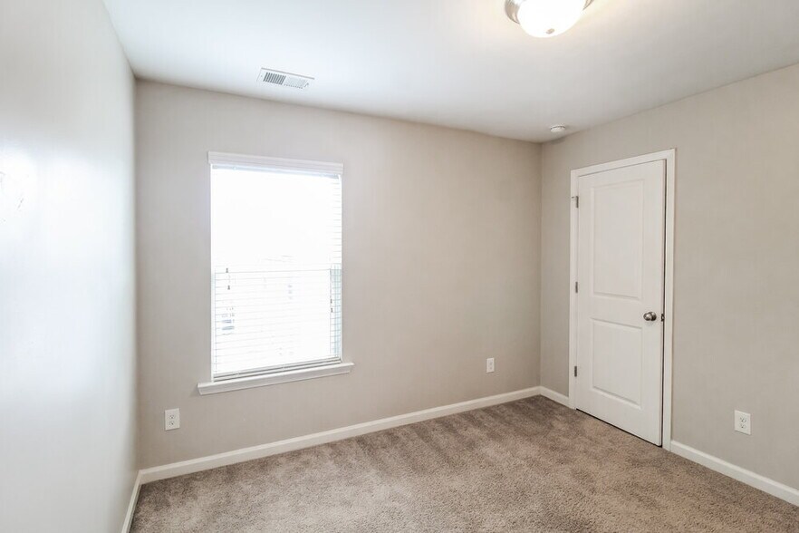 Building Photo - 414 Darbys Run Ct