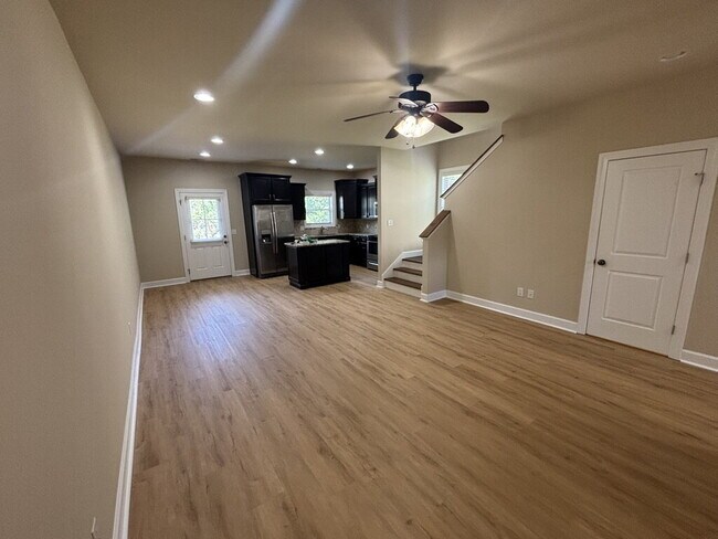 Building Photo - Spacious 3-Bed 2.5 Bath Townhome for Rent in Algood