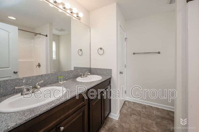 Building Photo - 1821 Ambridge Dr