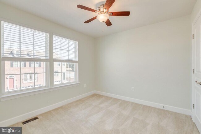 Building Photo - 6266 Summit Point Ct