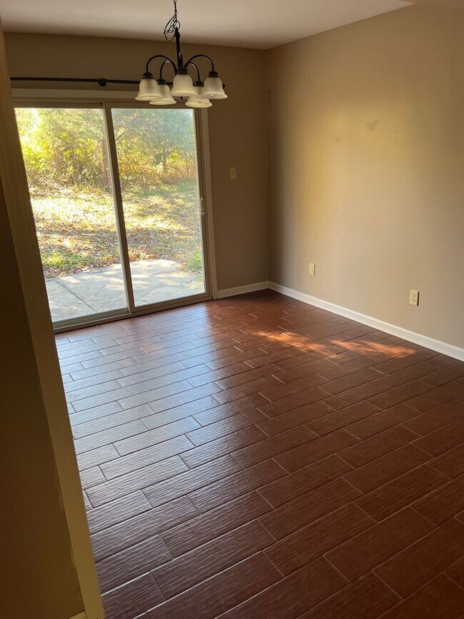 Building Photo - Country Living at it's best