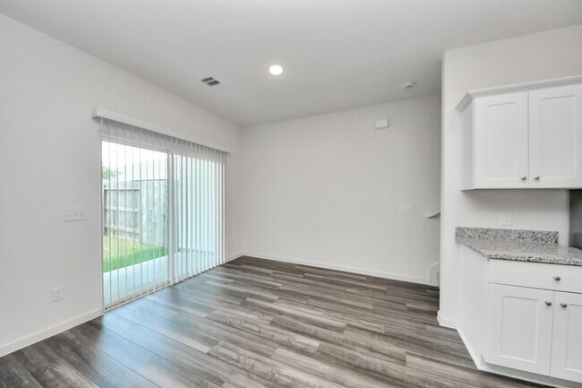 Building Photo - 10315 Malta Trce Dr