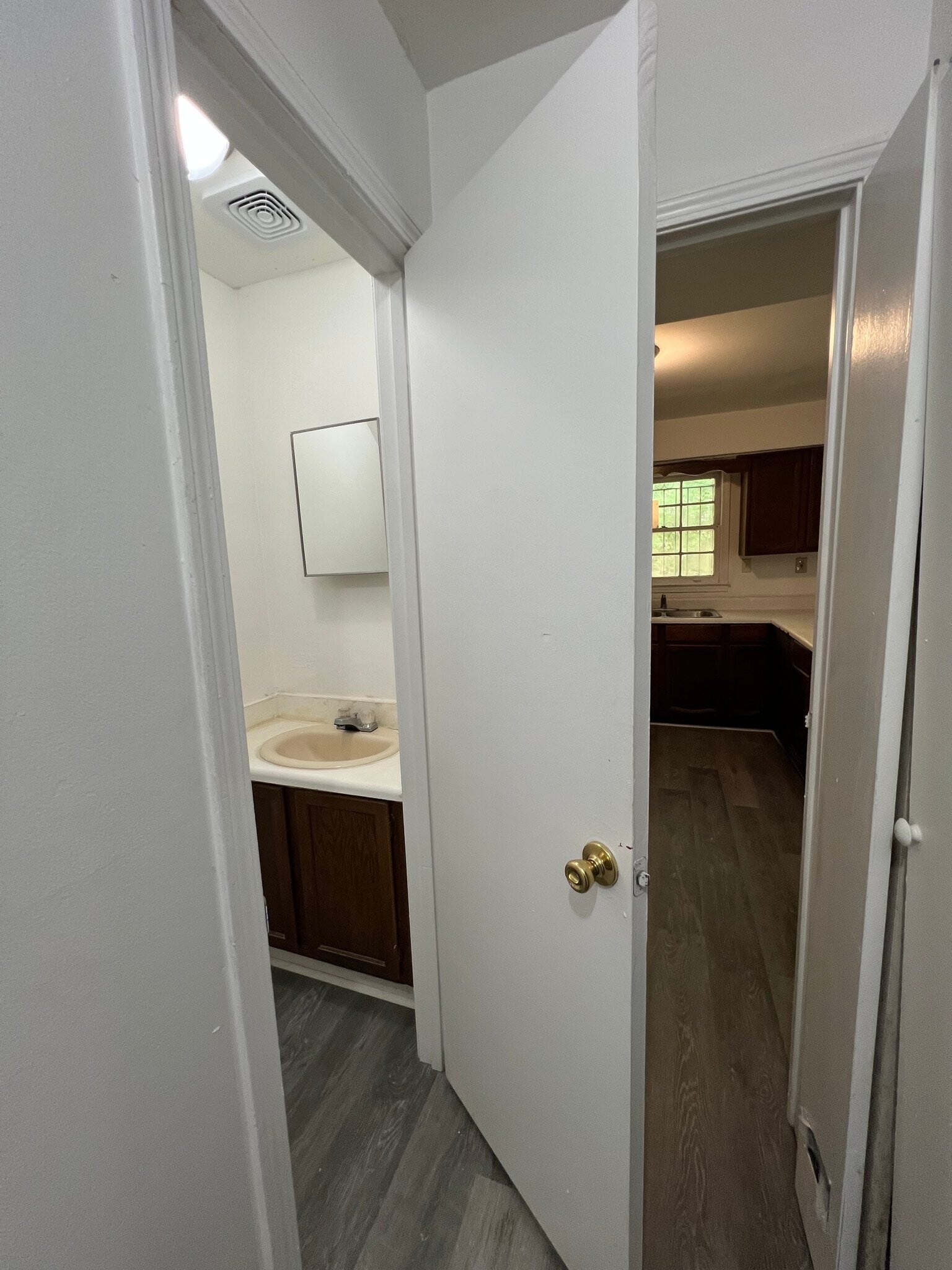 Building Photo - 424 Tarragon Wy SW