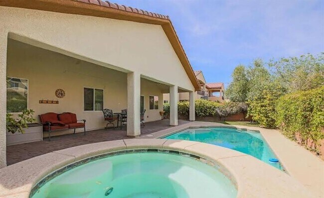 Building Photo - Welcome to this stunning 3-bedroom, 2.5-bathroom home located in the desirable city of Las Vegas!