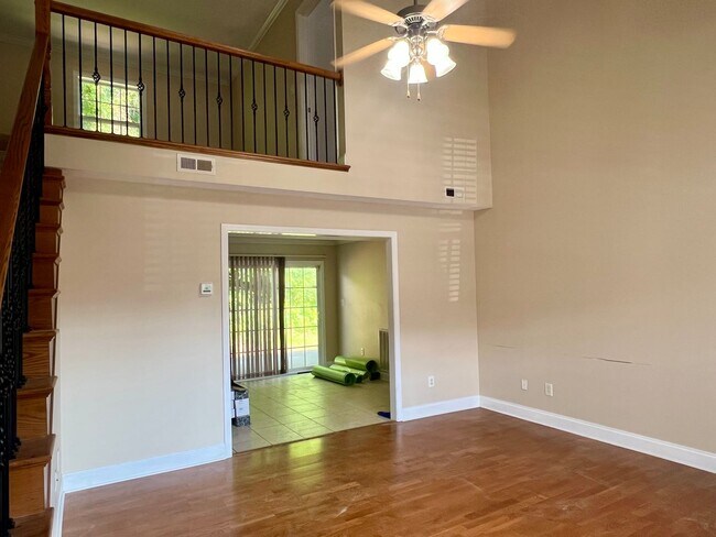 Building Photo - 3 bedroom + loft & 2.5 bedroom  in gated community