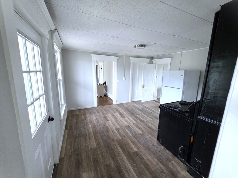 Dining area - 357 Central St