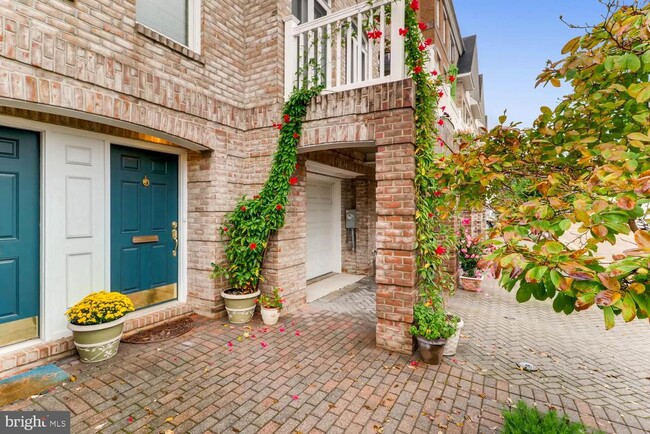 Building Photo - 1290 Harbor Island Walk