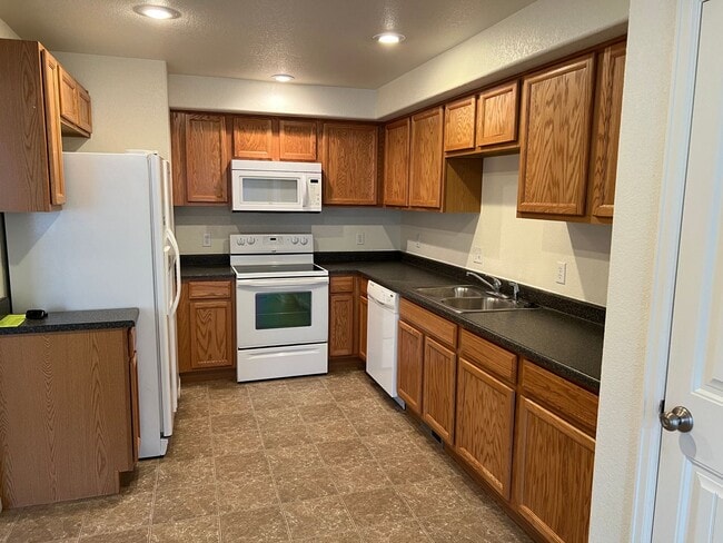 Building Photo - 3 BEDROOM, 2.5 BATHROOM TWINHOME WITH 2 CAR ATTACHED GARAGE