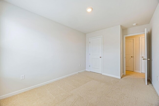 Building Photo - 5438 Thrasher Ln