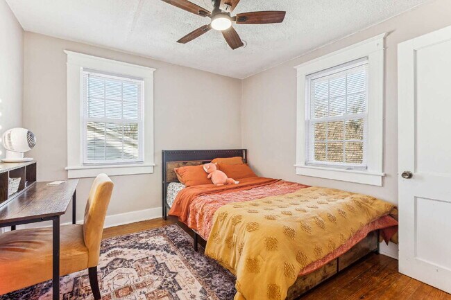 Building Photo - 102 Pear Ave