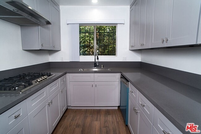 Building Photo - 416 N Oakhurst Dr