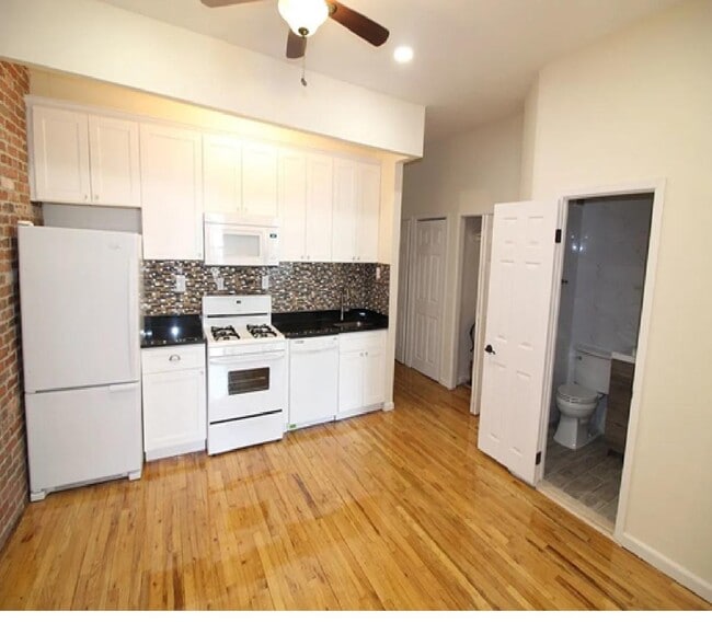 Building Photo - 743 Union St