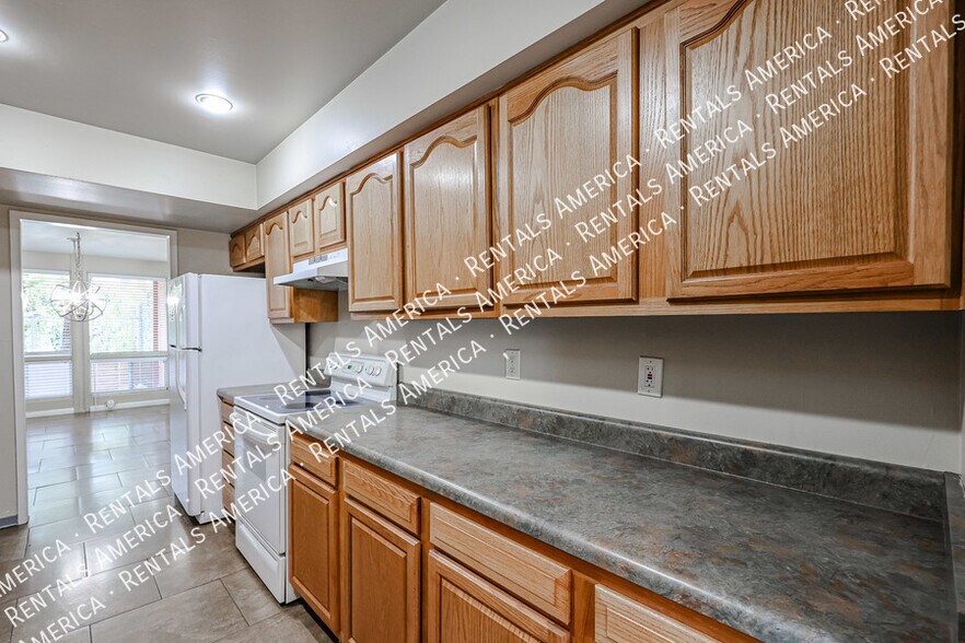 Building Photo - 4820 N Woodmere Fairway