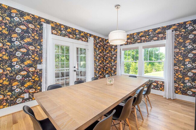 Building Photo - 2019 James St