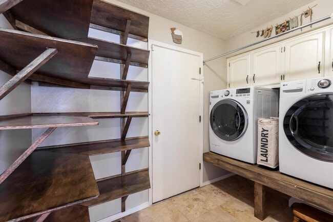 Building Photo - 717 Sagewood Ct SE