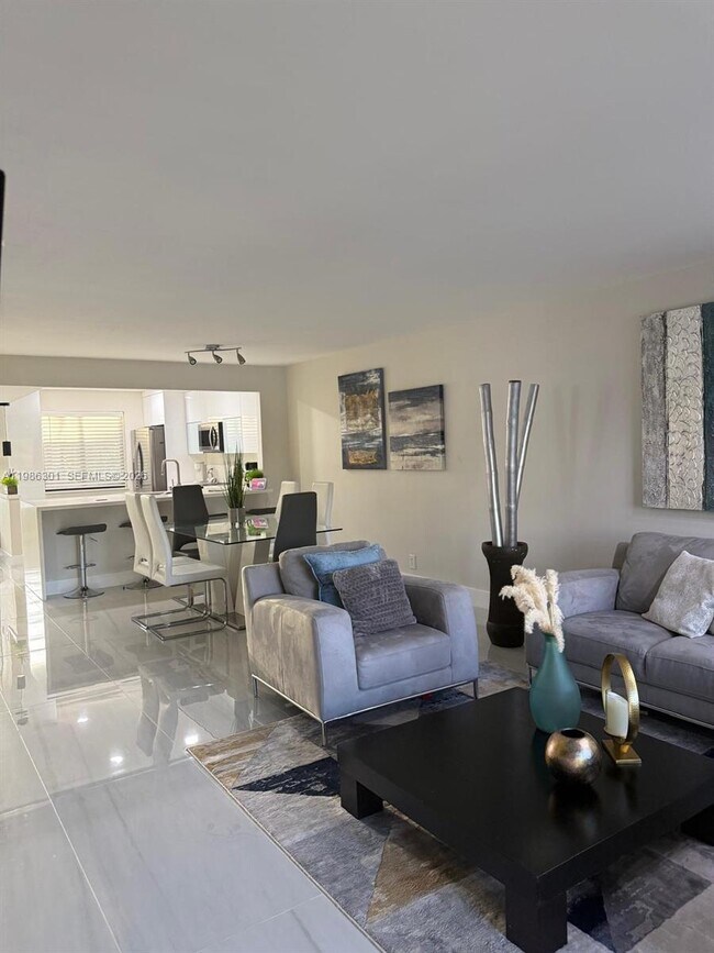 Building Photo - 436 Lakeview Dr