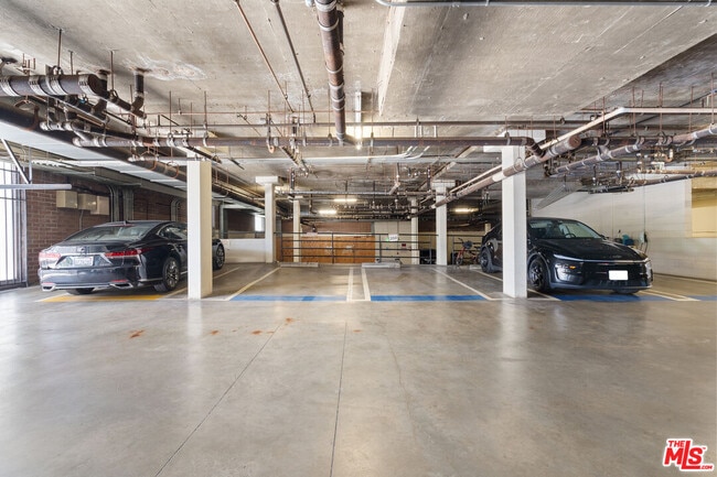 Building Photo - 4477 Wilshire Blvd