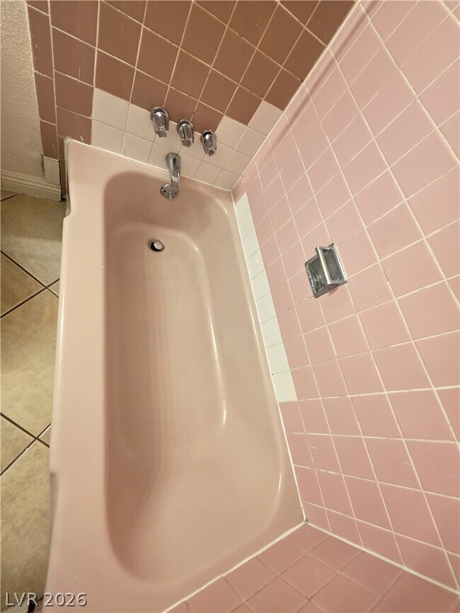 Building Photo - 412 W Monroe Ave