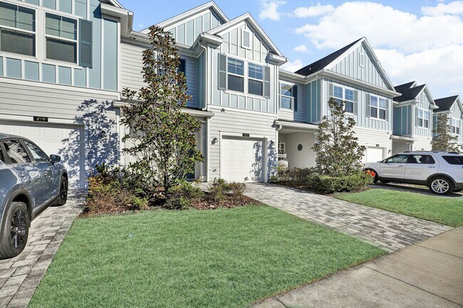 Building Photo - 3 bedroom/ 2.5 bath townhome in Beachwalk!