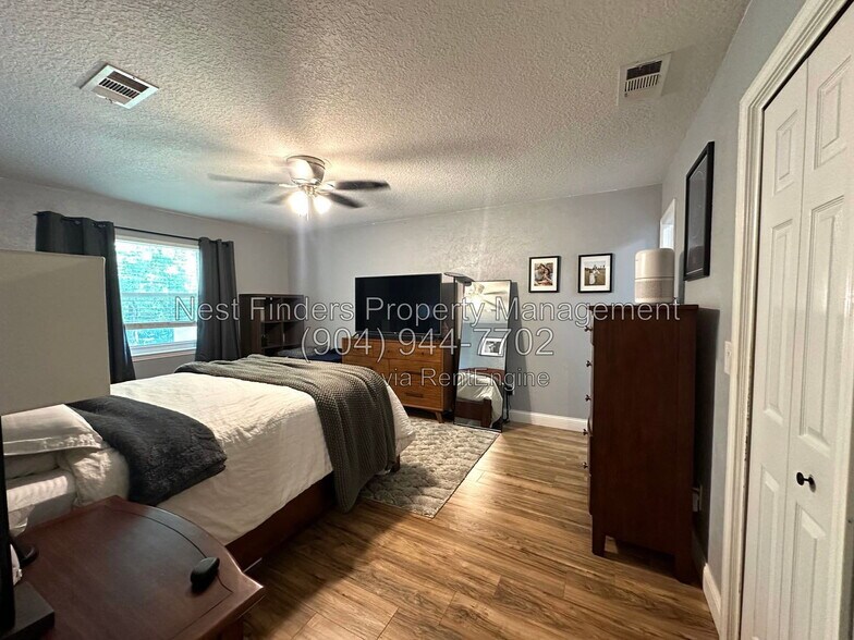 Building Photo - 2051 Oak Water Dr