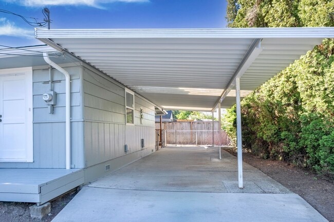Building Photo - Beautiful 4bed 2bath Home in Renton