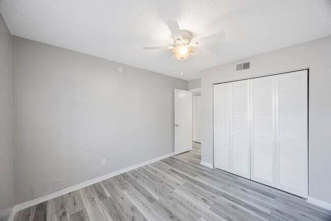 Building Photo - The Oaks at Safety Harbor 3 bedroom 2 bath **WEEKEND ONLY SPECIAL $500 OFF MOVE IN COST****