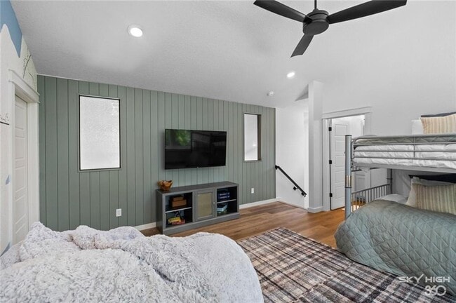 Building Photo - 5 Blandford Ln