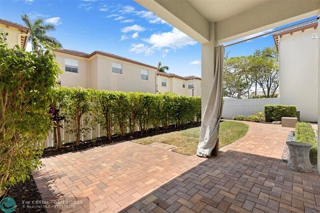 Building Photo - 105 Via Floresta Dr