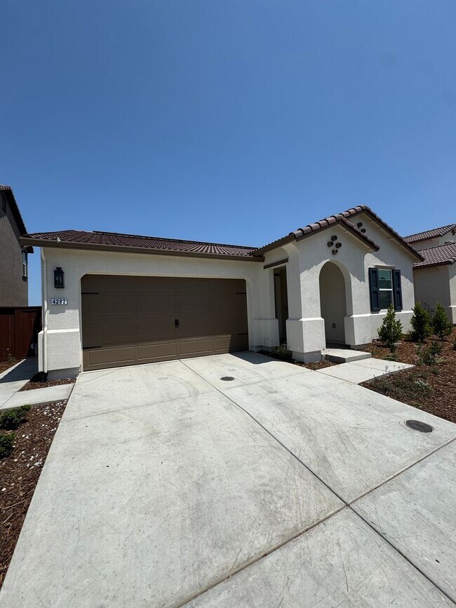 Building Photo - Three Bedroom, Two Bath Single-Story Canyon Solar Home in Folsom SEE VIDEO