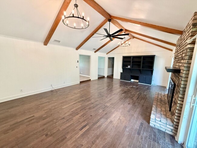 Building Photo - 4-bed/2-bath in South Tyler!