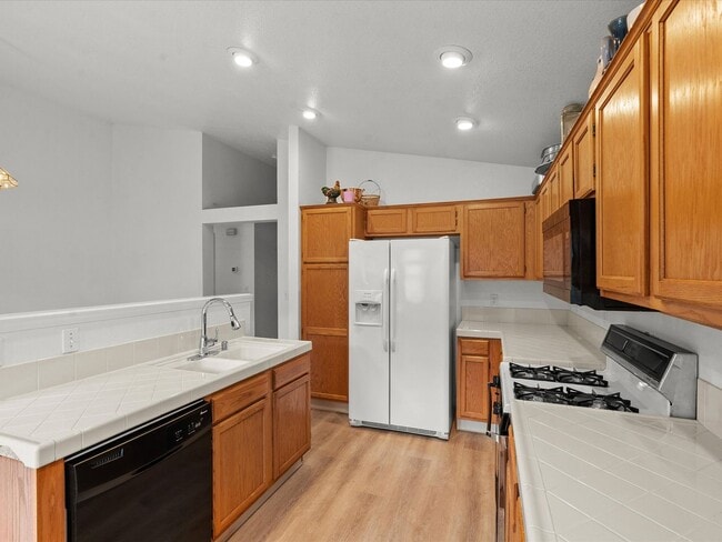 Building Photo - 6165 Greenbrook Dr