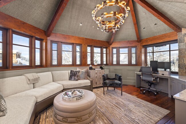 Building Photo - 472 Thunderbowl Ln