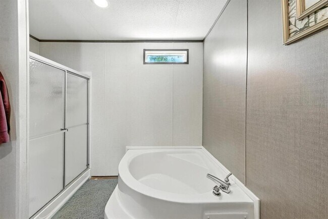 Building Photo - 102 Pink Dahlia Dr