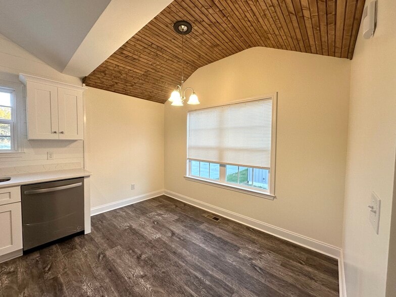 Building Photo - 1692 Walton St