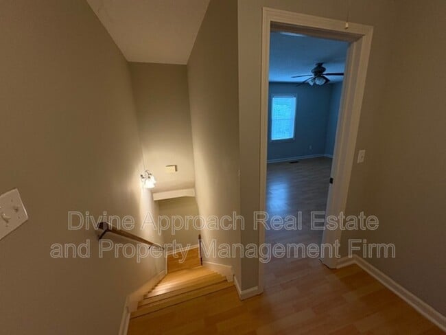 Building Photo - 830 Jamestown Manor Park