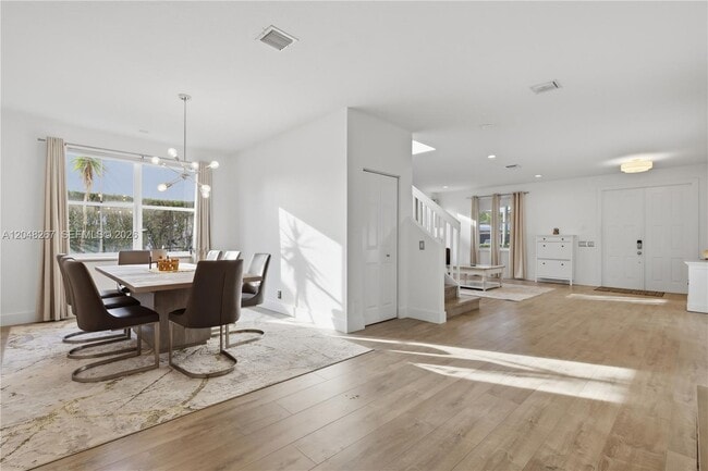 Building Photo - 1419 Crossbill Ct