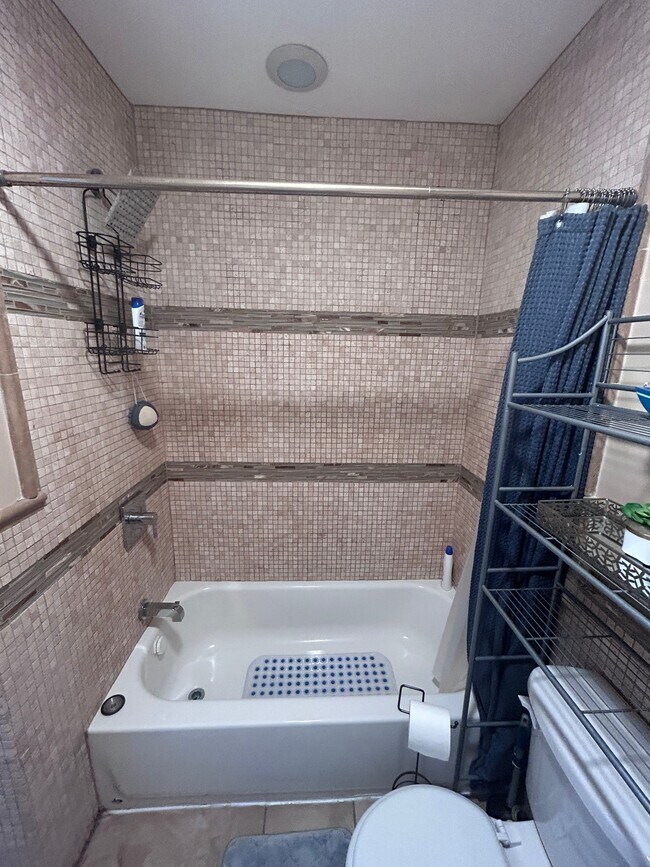 Building Photo - 42 Ella St