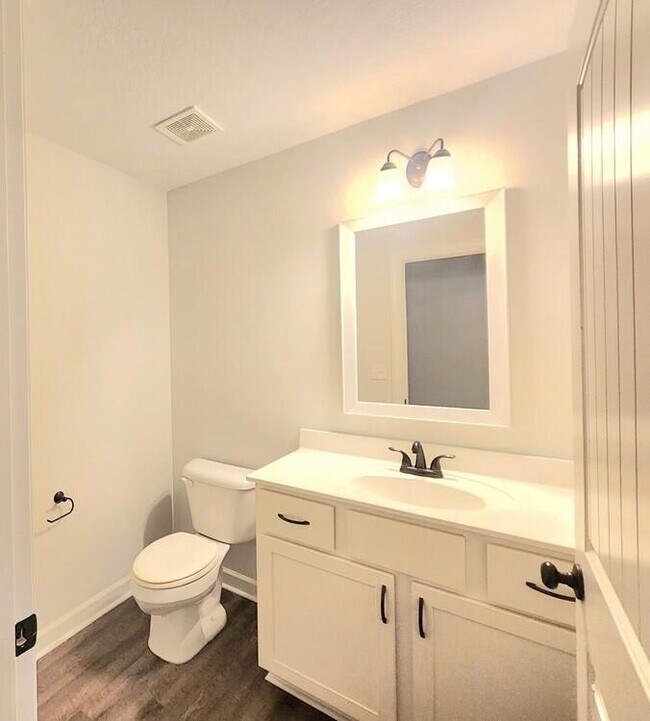 Building Photo - 734 Bancroft Dr