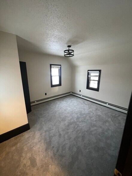 Building Photo - 824 Russell Ave N