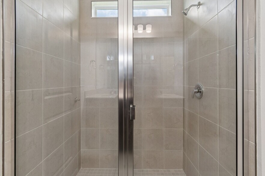 Building Photo - 11243 Sycamore Glen Loop