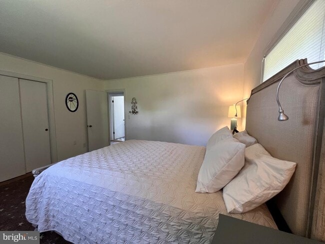 Building Photo - 3214 Riverview Dr