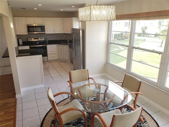 Building Photo - 206 Cedarwood Cir