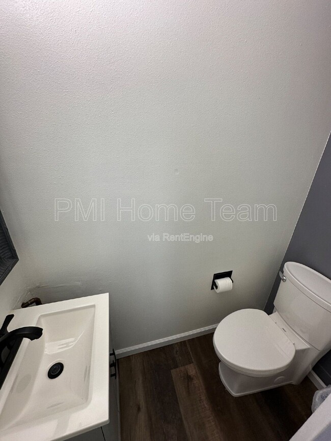 Building Photo - 285 W 600 N